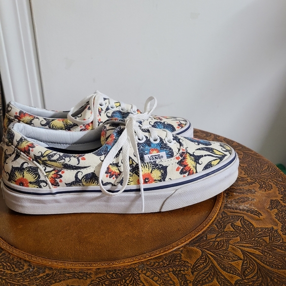 Van's Floral Lace Up Size 5.5 - Picture 2 of 10